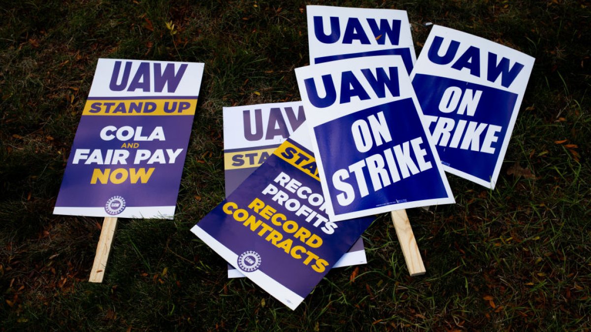 United Auto Workers increase number of workers on strike against General Motors – NBC 7 San Diego - Vimarsana News