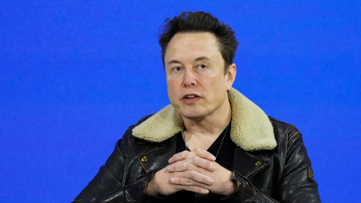 Elon Musk reactivates Alex Jones' X accounts after a five-year ban - Vimarsana News
