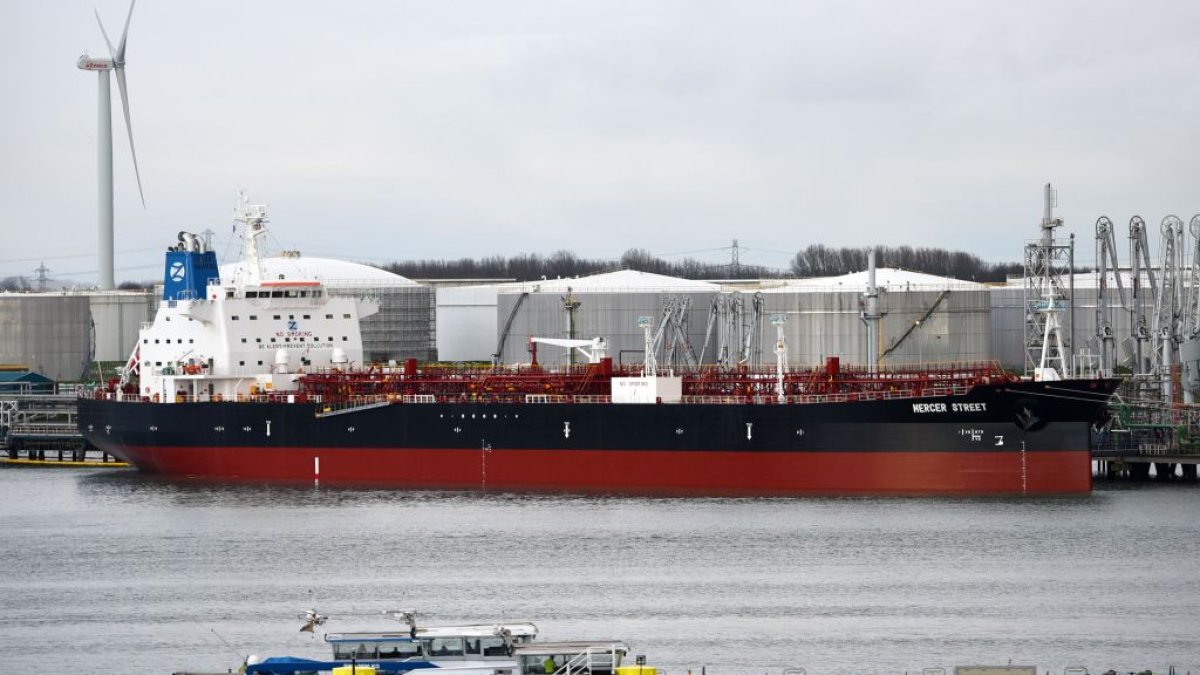 Yemen's Houthi rebels blamed for seizure of Israeli-linked tanker; US Navy captures hijackers – NBC 7 San Diego - Vimarsana News