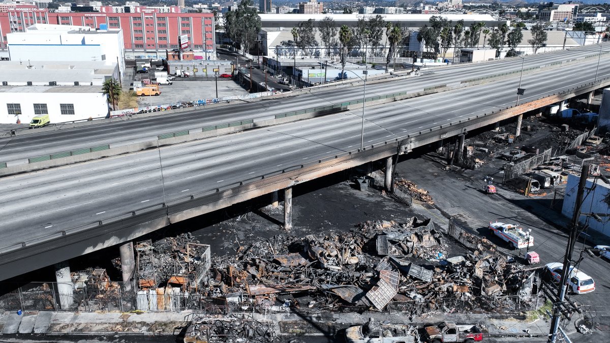 Firedamaged Los Angeles freeway repairs will take 3 to 5 weeks
