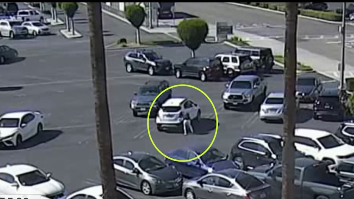 Bank Attack In Riverside $20,000 stolen from woman in Riverside bank jugging heist – NBC 7 San Diego