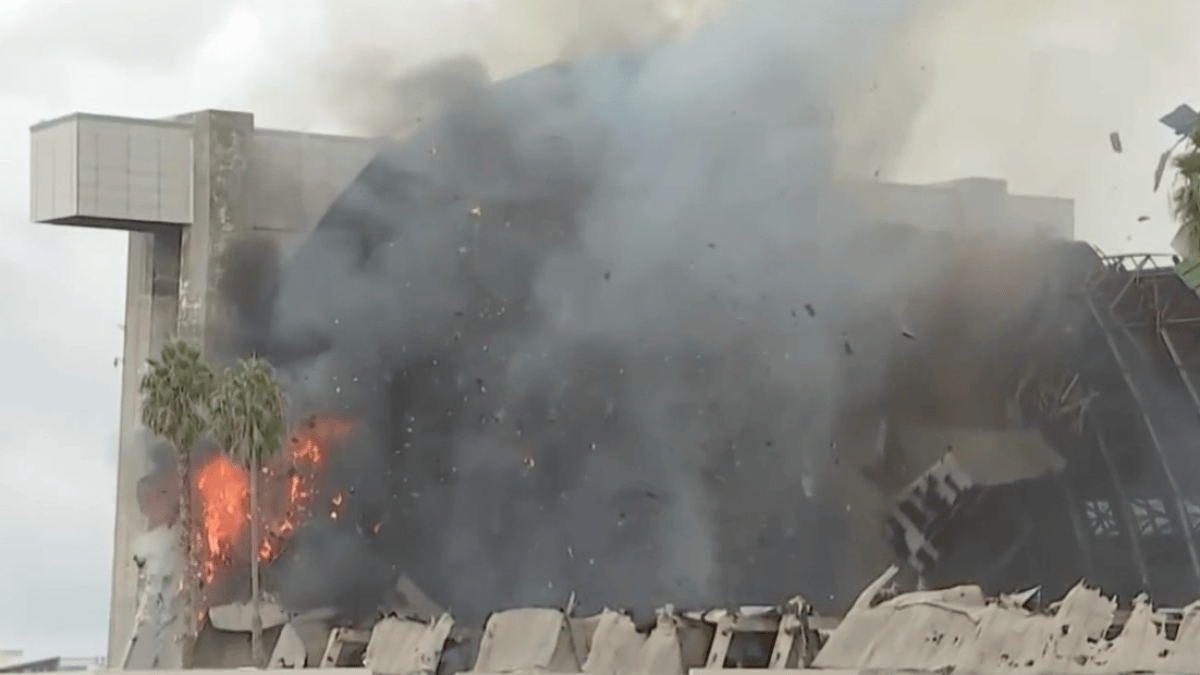 Flareup at Tustin hangar where earlier blaze spewed asbestos – NBC 7 San Diego - Vimarsana News