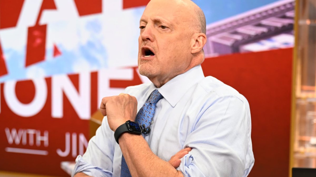 Tech companies focused on enterprise customers are dominating the market, Cramer says - Vimarsana News