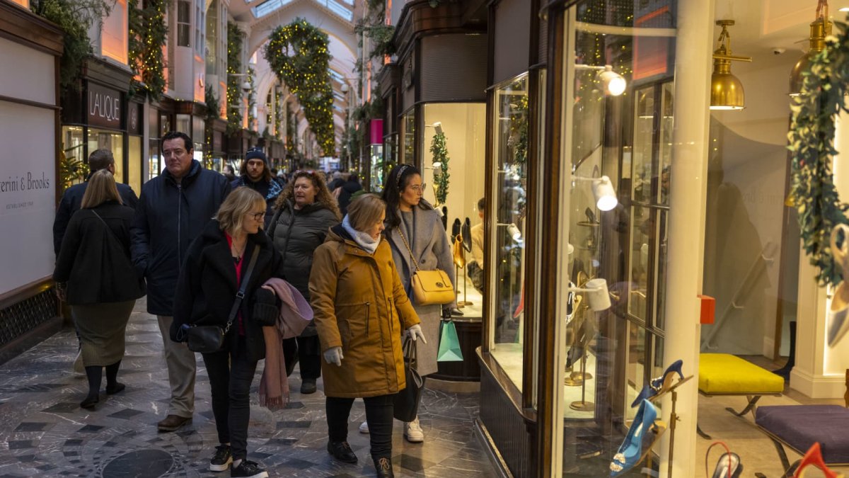 'Girl math' is back. Consumers are shopping earlier to 'save more' on Christmas day – NBC 7 San Diego - Vimarsana News