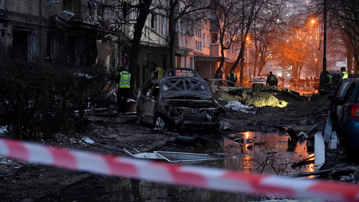 Ukraine war live updates: Ukrainian capital attacked; Russia slams Zelenskyy, saying 'everyone is tired of the beggar from Kyiv' – NBC 7 San Diego - Vimarsana News