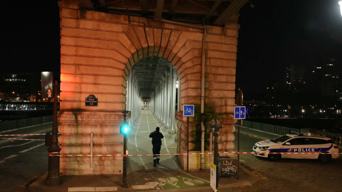 Paris knife attack kills German tourist, injures 2 others – NBC 7 San Diego - Vimarsana News