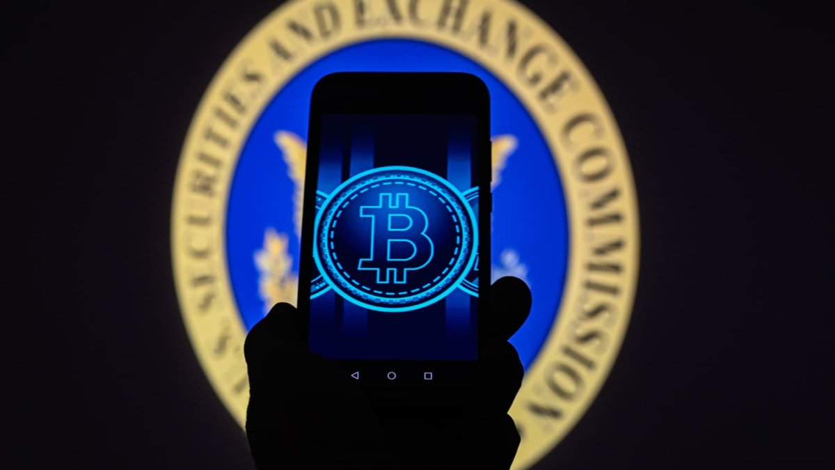 Bitcoin falls, ether rallies after SEC greenlights launch of U.S. bitcoin ETFs - Vimarsana News
