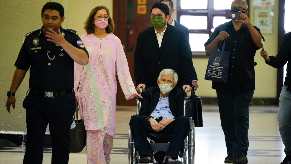 Malaysia charges former minister for not declaring assets – NBC 7 San Diego - Vimarsana News