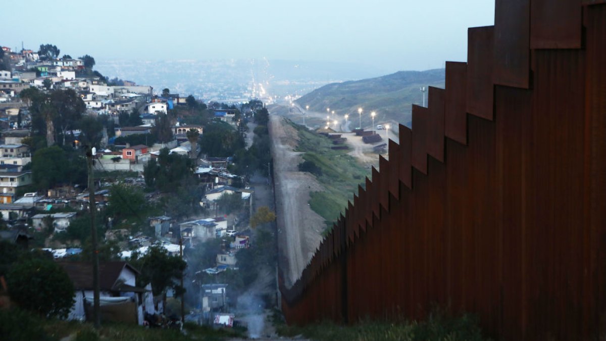 Illegal border crossings from Mexico reach record high: CBP – NBC 7 San ...