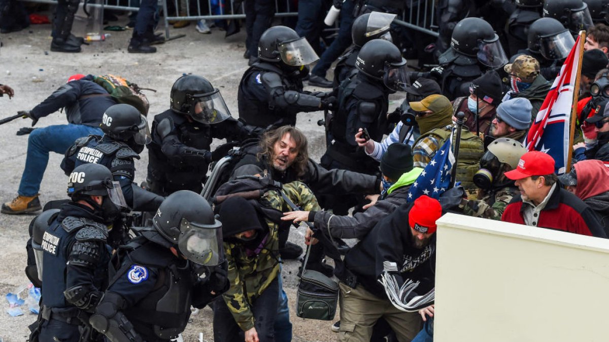 Jan. 6 rioter who 'blind-side tackled' Capitol officer is sentenced to more than 6 years in prison – NBC 7 San Diego - Vimarsana News