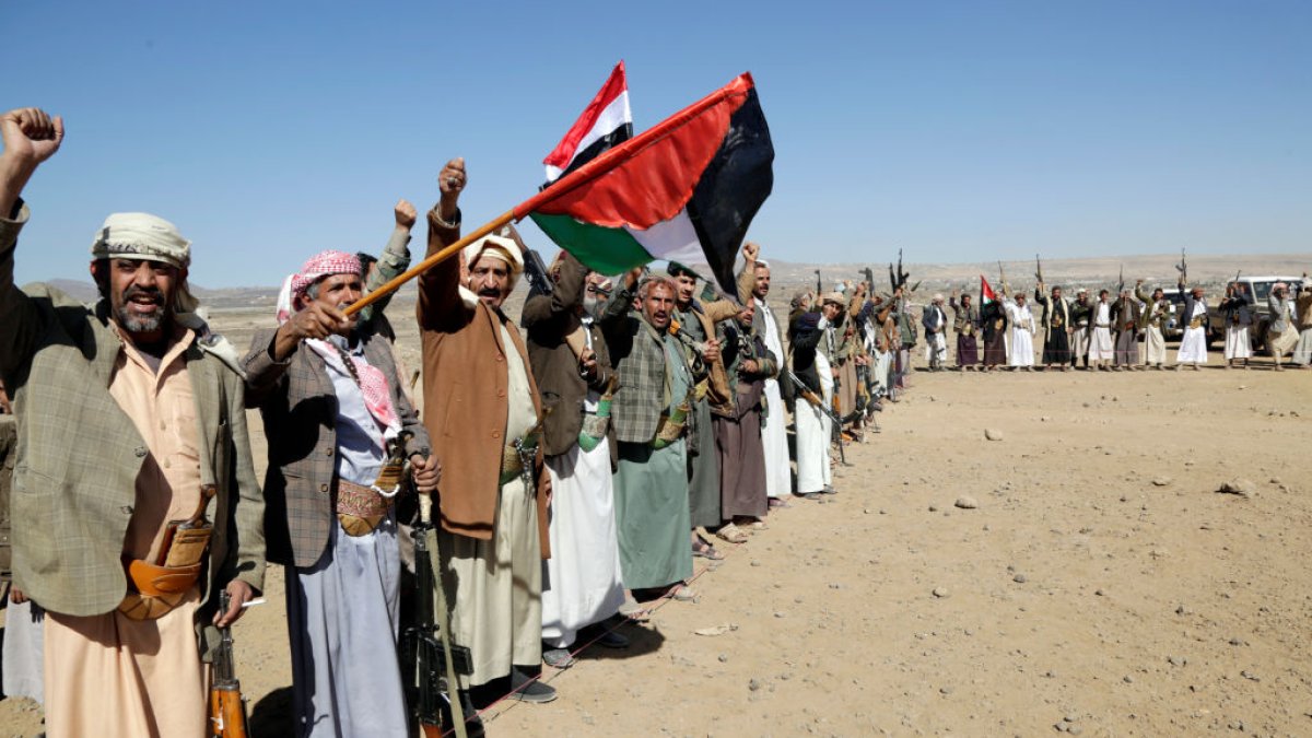 Houthi rebels strike a US-owned cargo ship off the coast of Yemen – NBC 7 San Diego - Vimarsana News