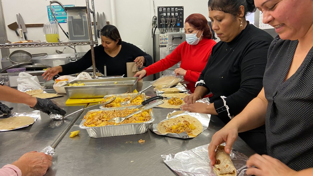The night of a thousand burritos: Volunteers cook for San Diego flood victims - Vimarsana News