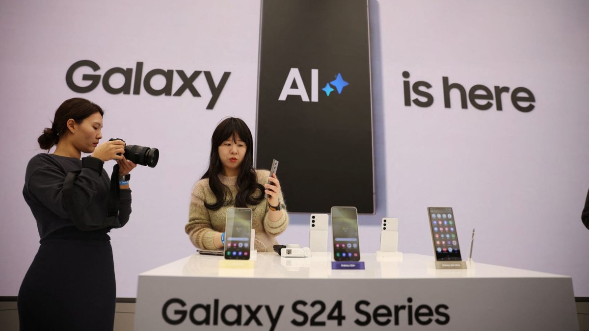 Smartphone makers are dreaming of a 'supercycle' driven by AI. Analysts disagree    – NBC 7 San Diego - Vimarsana News