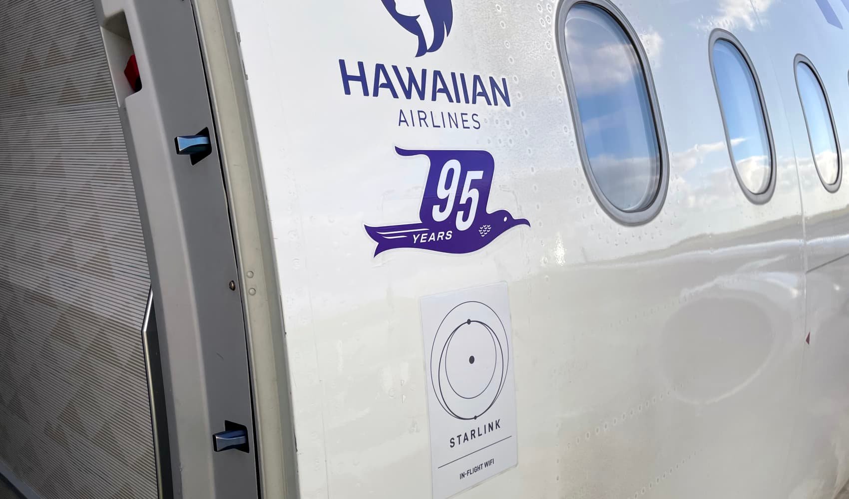Hawaiian Airlines debuts free inflight Wi-Fi from SpaceX's Starlink - Vimarsana News