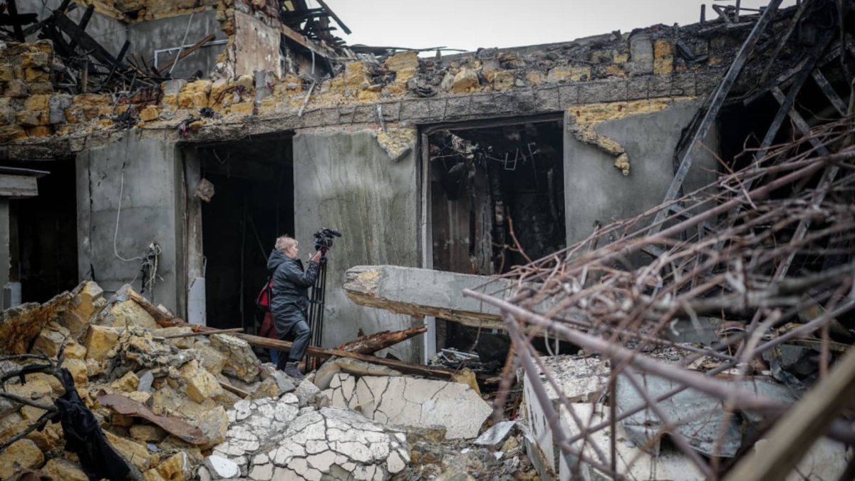 Ukraine war live updates: U.S. imposes over 500 new sanctions against Russia; Drone strike kills 3 in Ukraine's city of Odesa - Vimarsana News