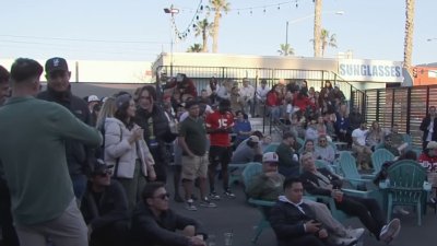 Fans flock to Pacific Beach bars for Super Bowl