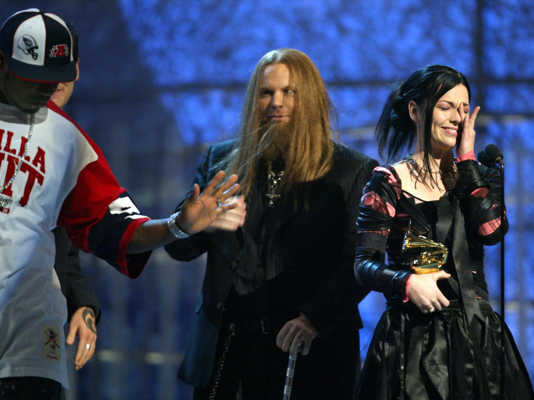 Evanescence accepts their Grammy for Bes
