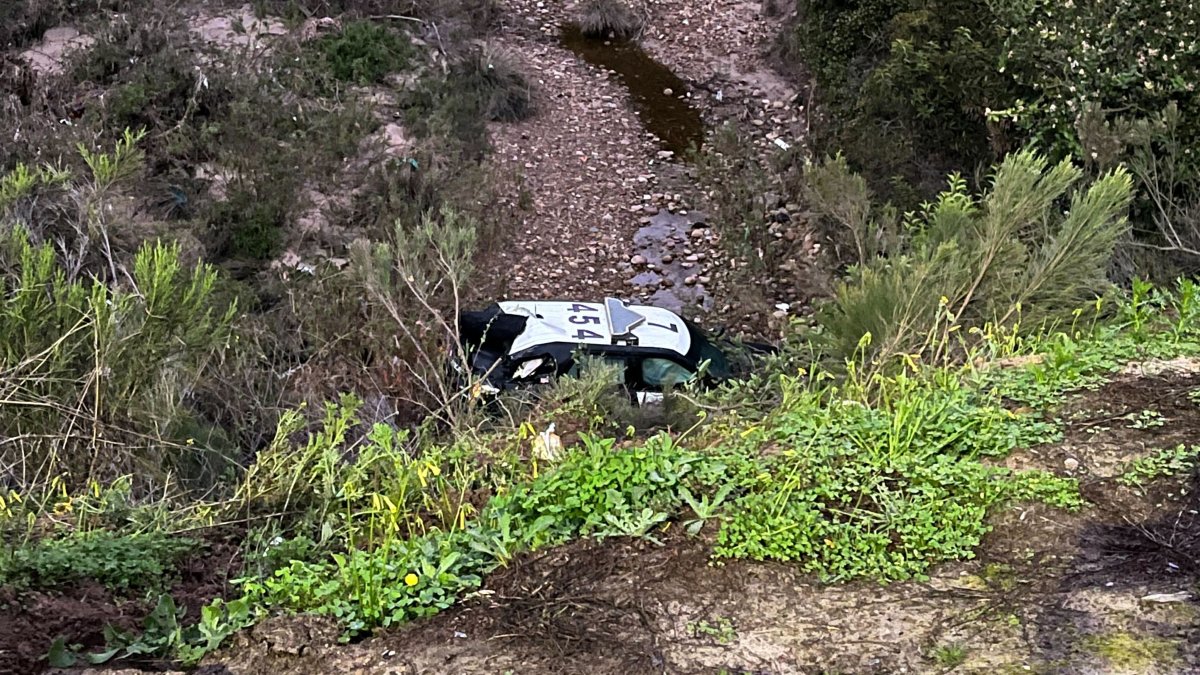 SDPD cruiser, pursuit car end up in ditch after high-speed chase on SR-94 east in Emerald Hills - Vimarsana News