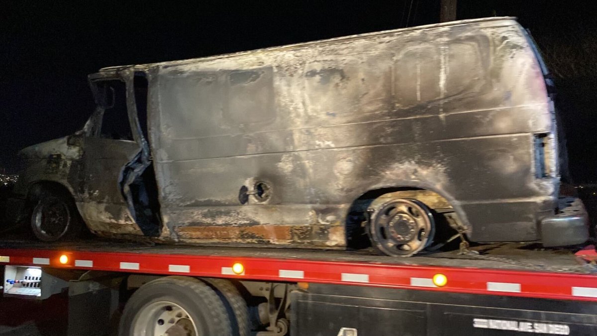 Encuentran el cuerpo de un hombre sobresaliendo de una camioneta en llamas cerca de la frontera entre Estados Unidos y México – NBC 7 San Diego