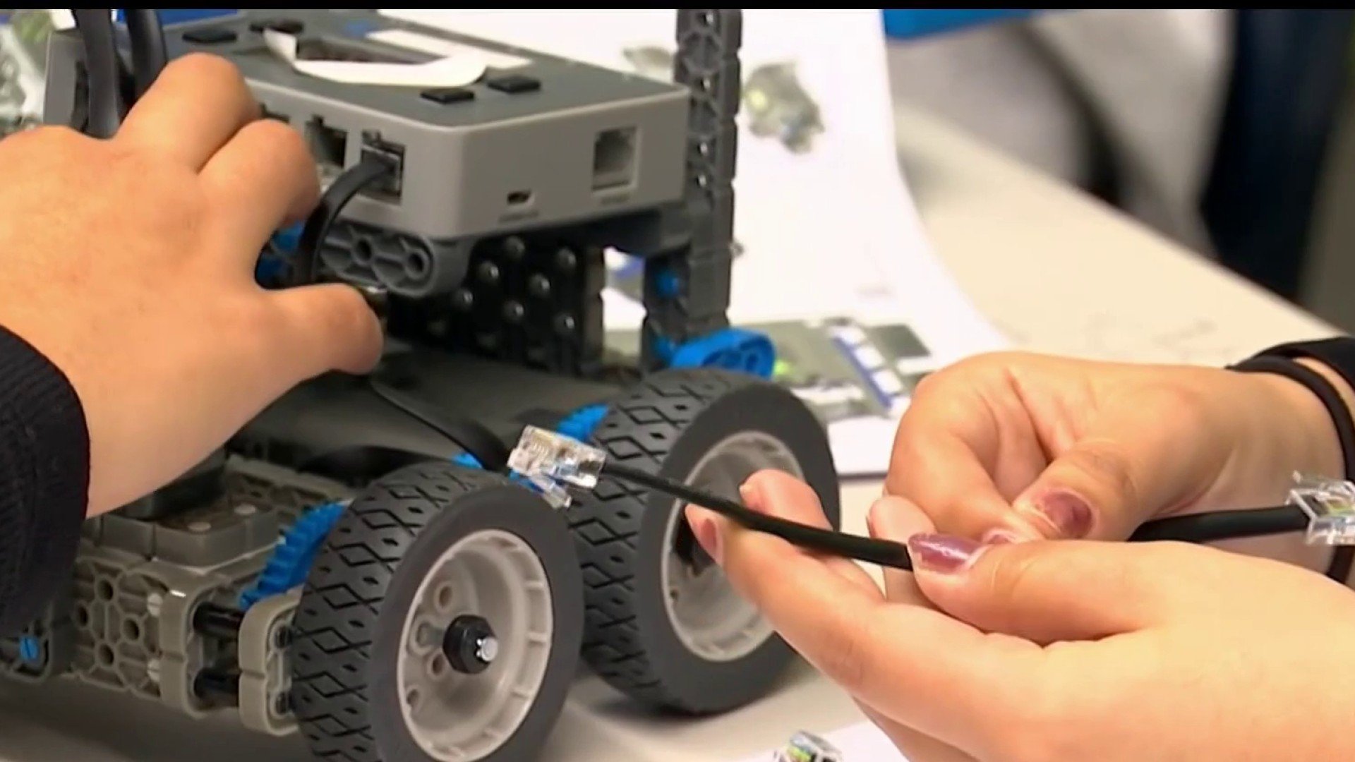 Students and parents connect at a Santa Ana science academy – NBC 7 San Diego - Vimarsana News