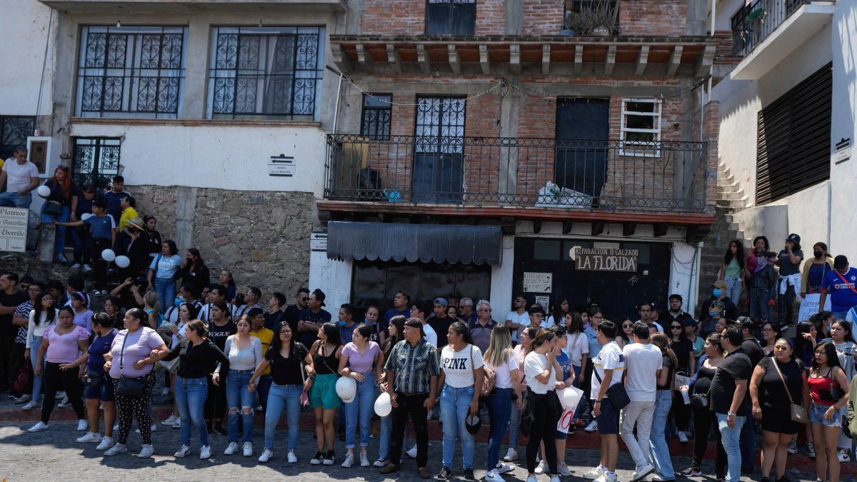 Mob in Mexico beats woman suspected of killing 8-year-old to death ...