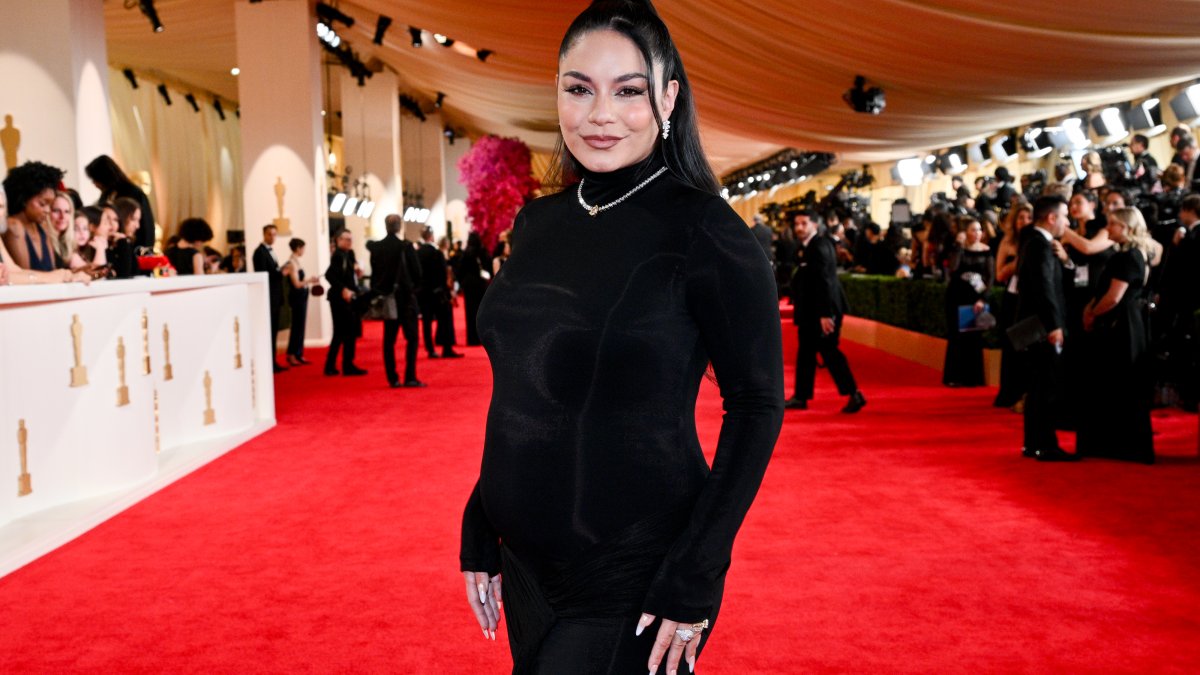 Vanessa Hudgens reveals on Oscars red carpet that she's pregnant – NBC 7 San Diego - Vimarsana News