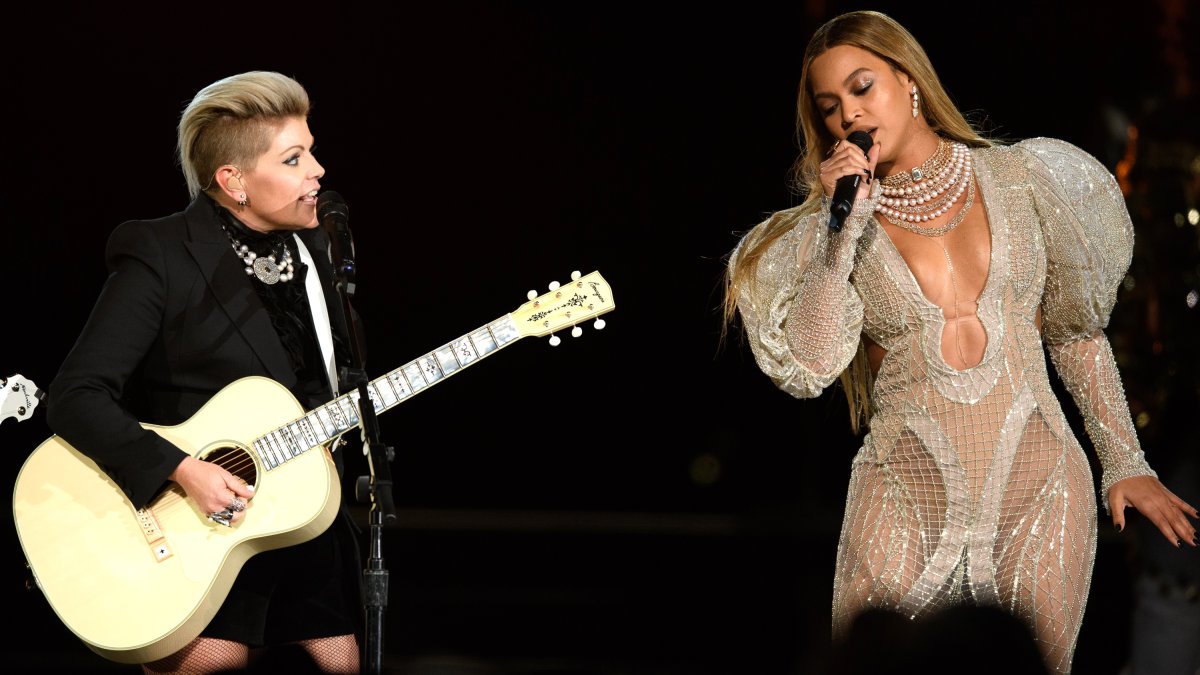 Did Beyoncé’s experience at the 2016 CMAs inspire her new album ‘Cowboy