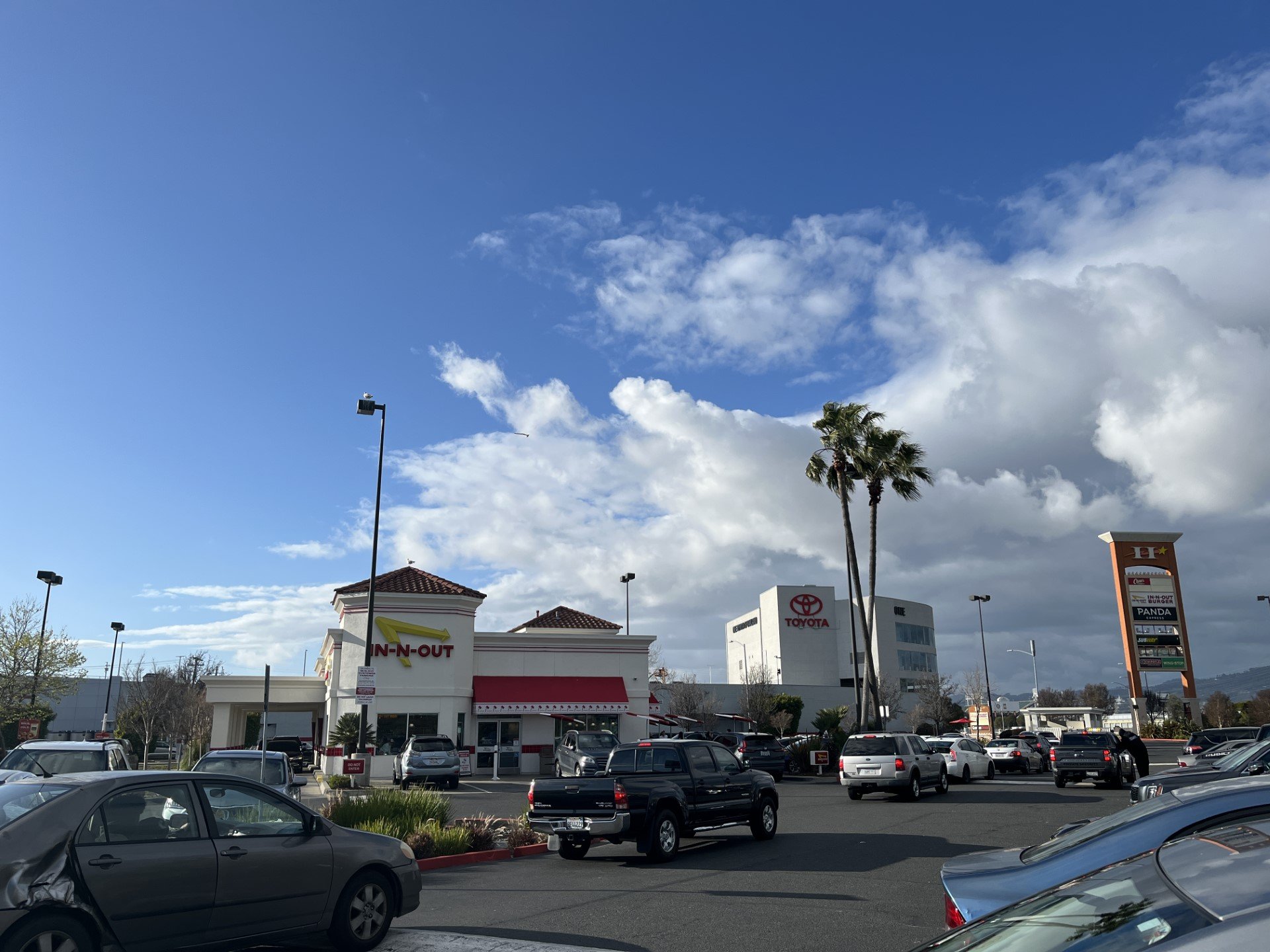Oakland's In-N-Out closes due to ongoing crime - Vimarsana News