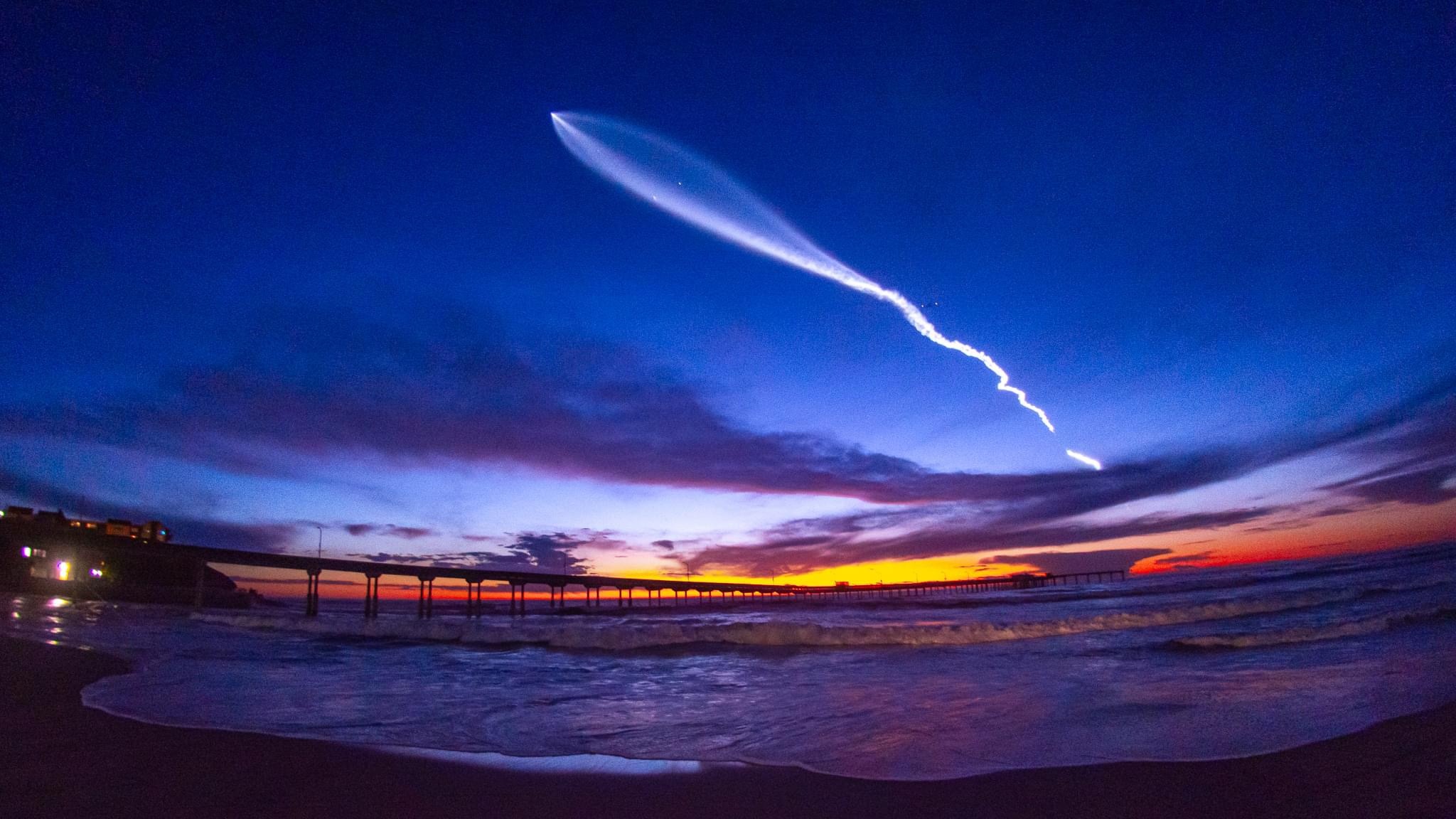 San Diego residents watch in awe as SpaceX rocket rocks SoCal sky - NBC ...