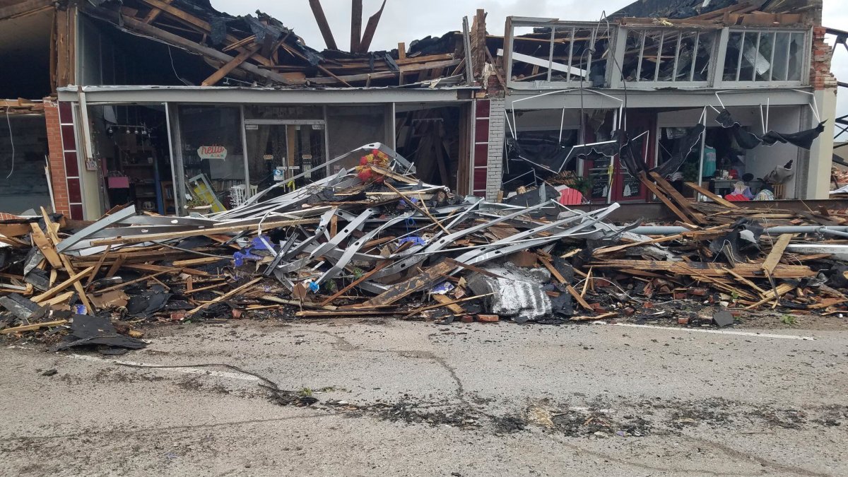 Tornado devastates small Oklahoma town, residents react – NBC 7 San Diego - Vimarsana News