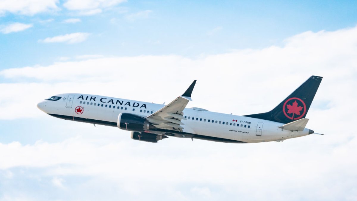 Air Canada Boeing 737 makes emergency landing after technical issue ...