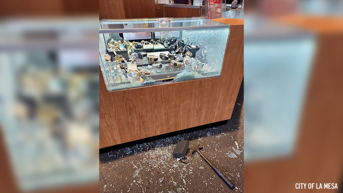 Alleged Grossmont Center hammer-wielding jewelry thief arrested - Vimarsana News