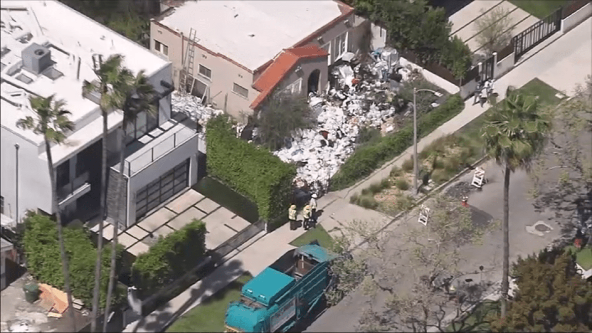 LA begins removing piles of trash from Fairfax home – NBC 7 San Diego