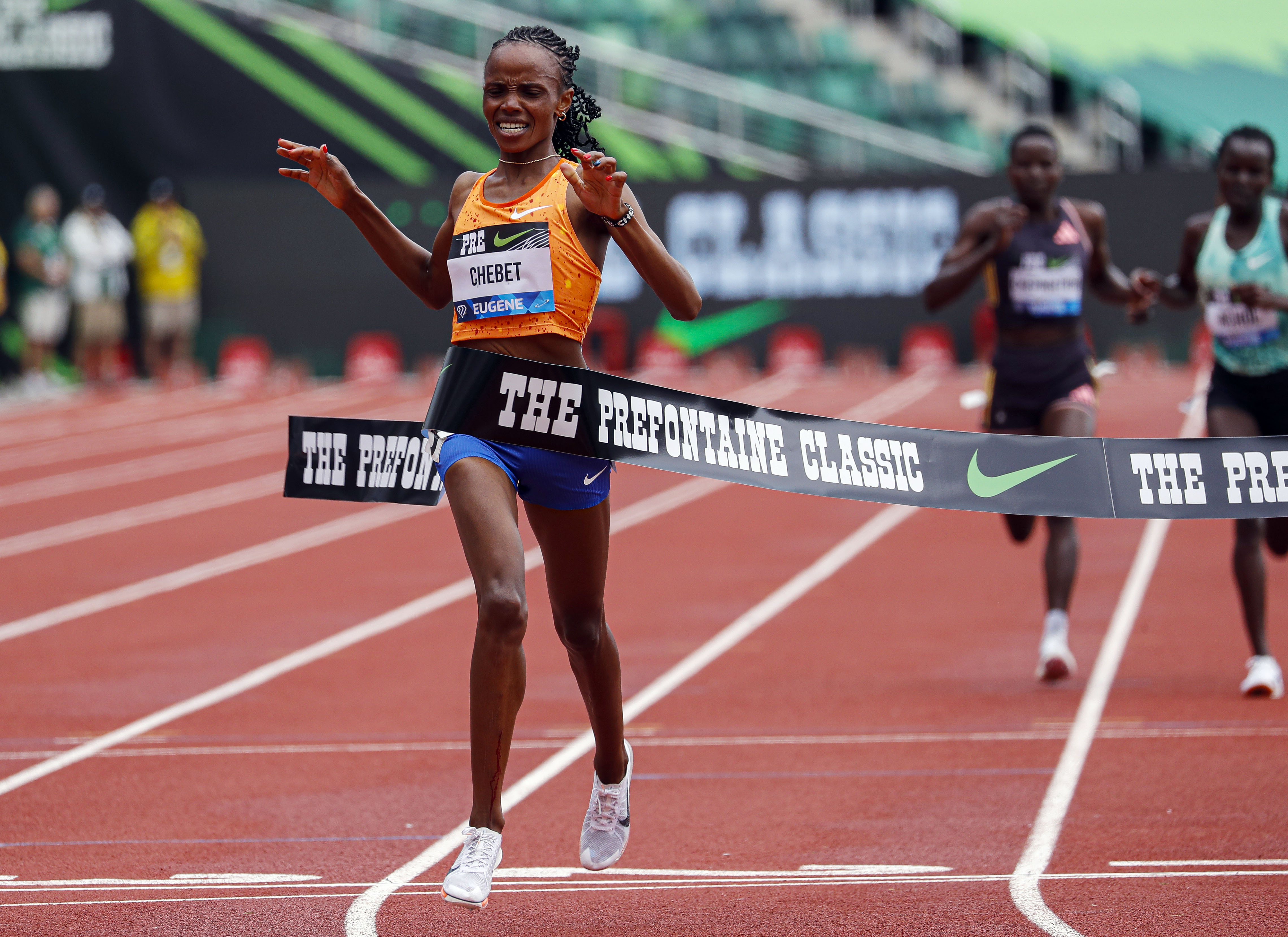Kenya’s Beatrice Chebet sets world record in 10,000 meters NBC 7 San