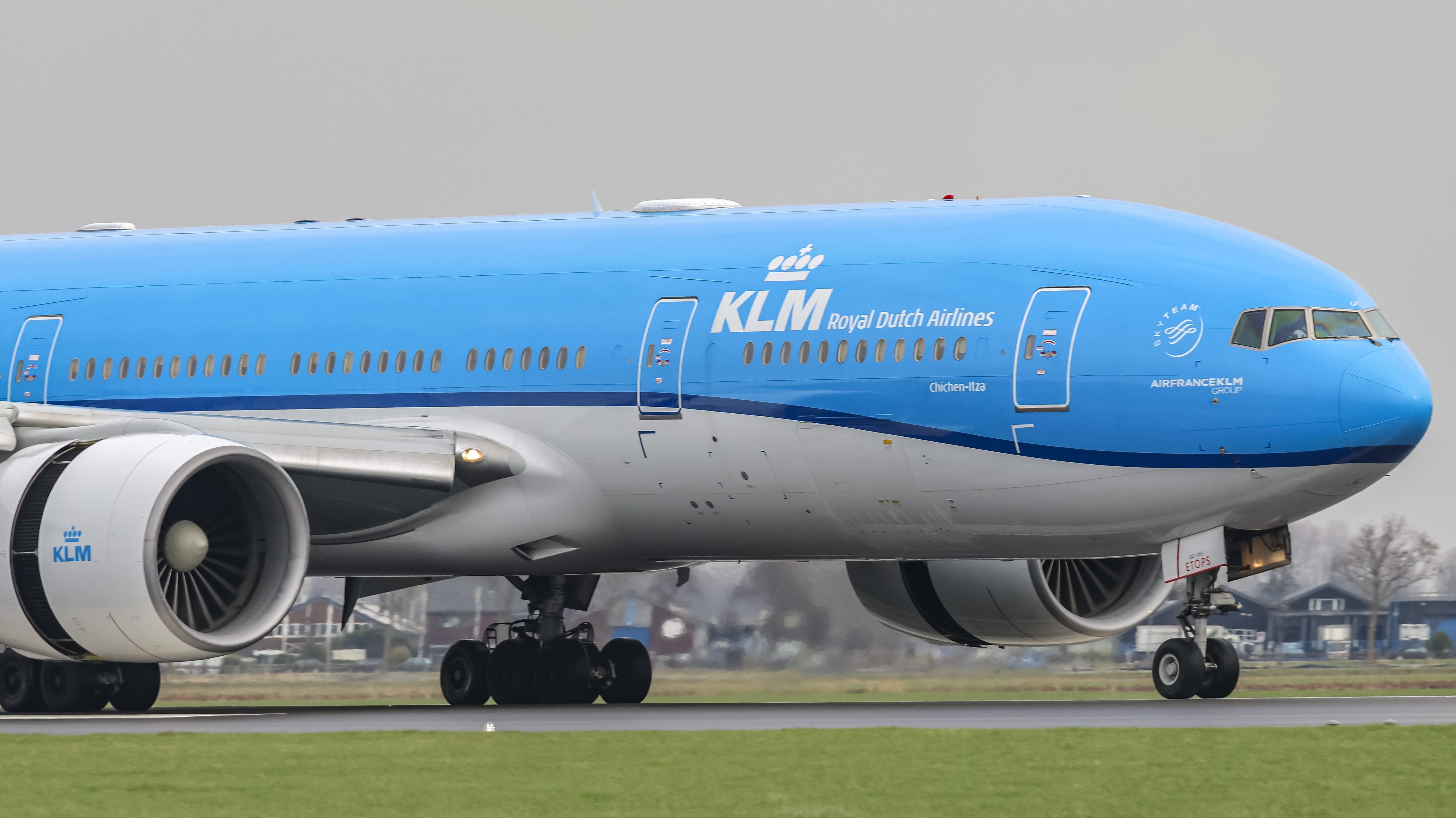 Person killed at Netherlands airport after becoming trapped in airplane engine – NBC 7 San Diego - Vimarsana News