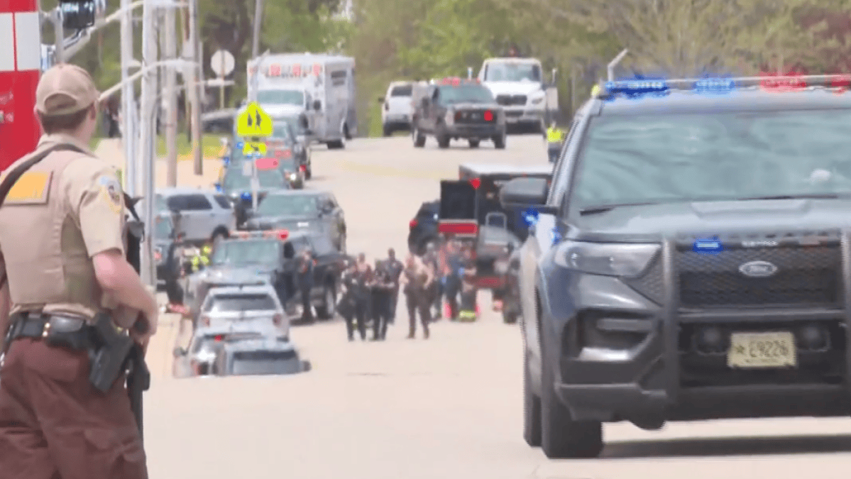 Wisconsin police fatally shot armed student outside Mount Horeb Middle School – NBC 7 San Diego - Vimarsana News