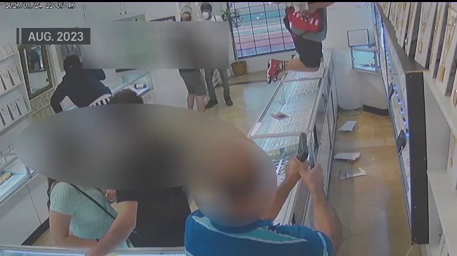 4 in jewelry store theft ring that cost businesses $1.5 million – NBC 7 San Diego - Vimarsana News