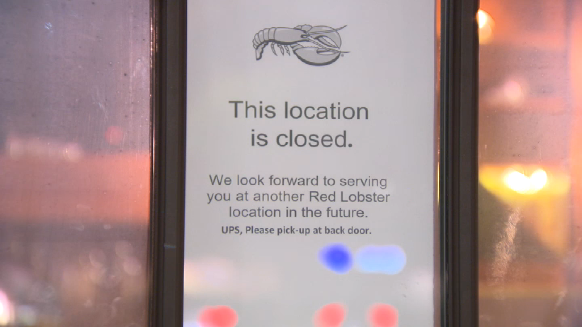 A sign posted on the Red Lobster in San Diego's Mira Mesa neighborhood, which says that the location is now closed.