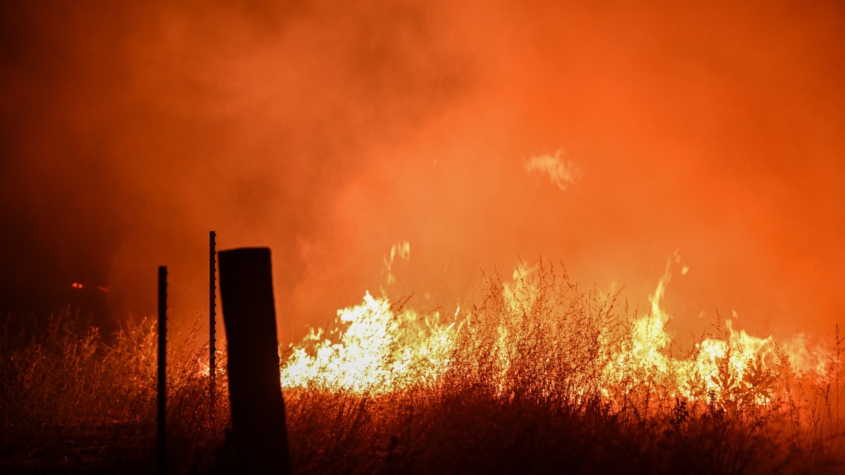 Wildfire in California forces evacuation and highway closures – NBC 7 ...