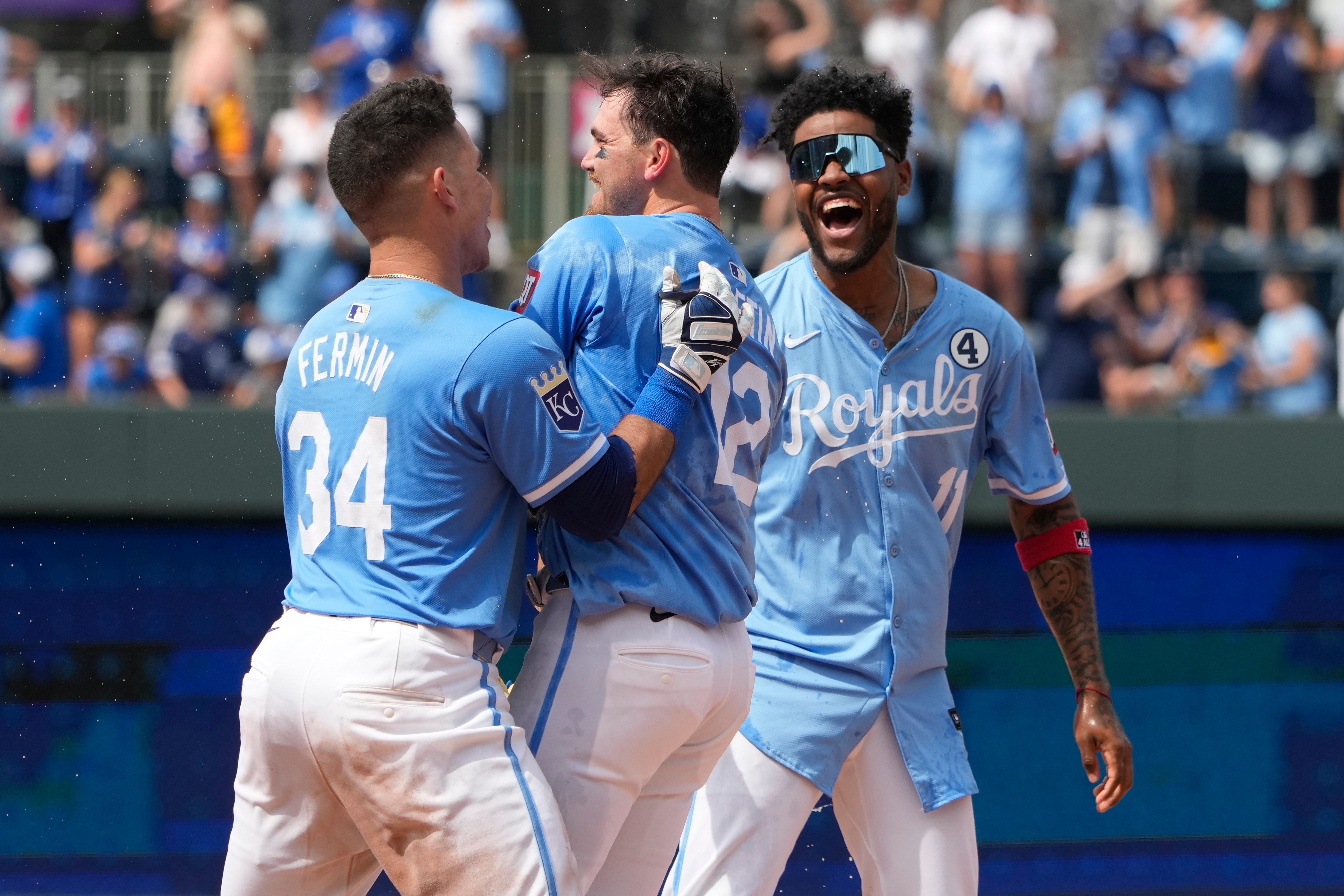 Padres balky bullpen blows another chance to sweep a series in Kansas City - Vimarsana News