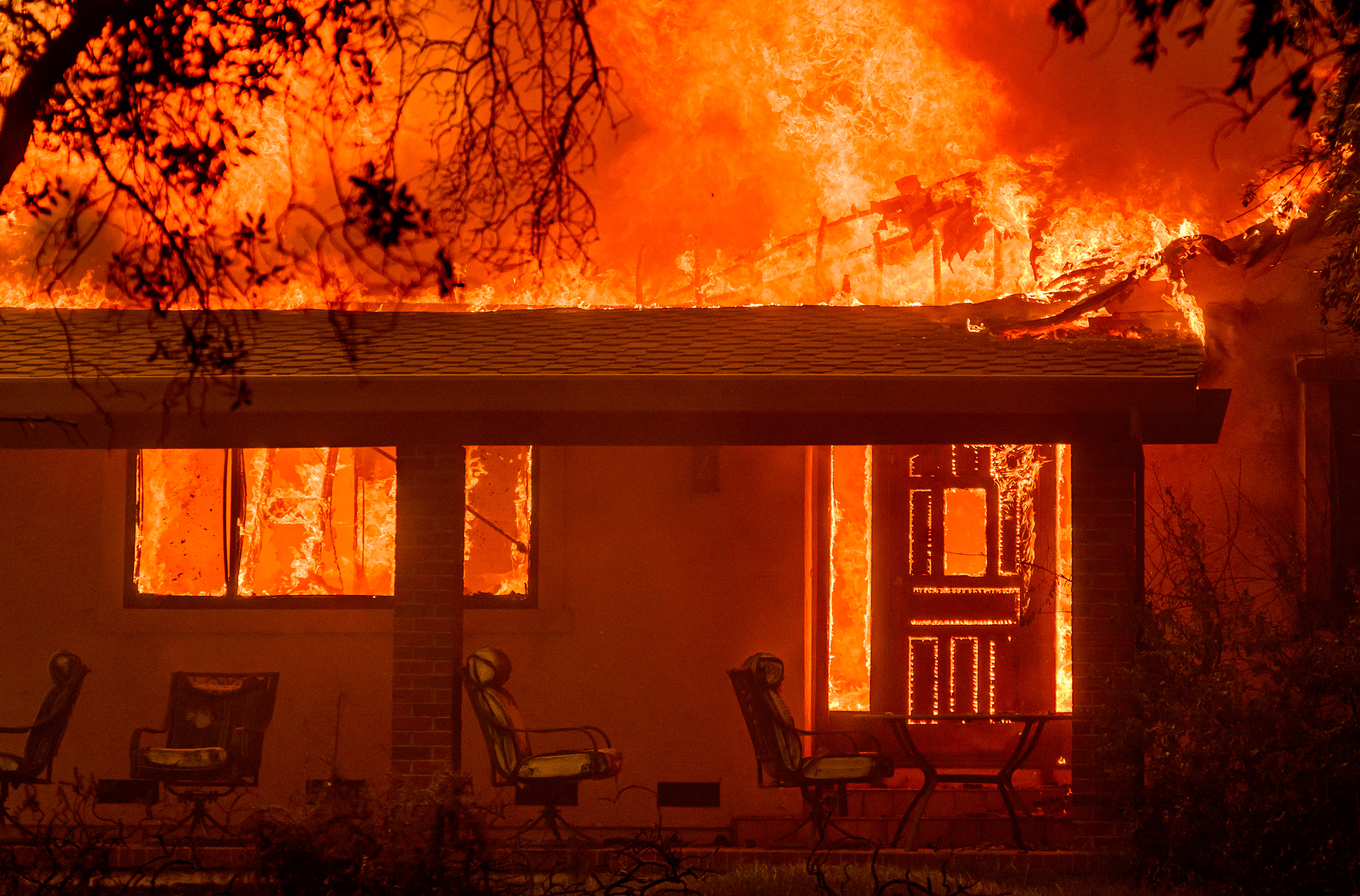 Photos: California's Thompson Fire forces thousands of evacuations