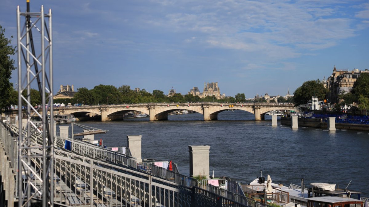 Triathlon race to being in Paris’ Seine River after last minute tests