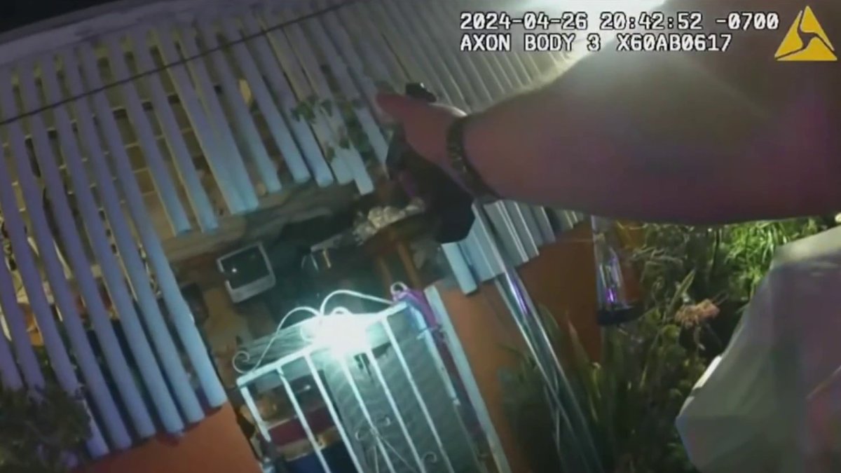 Video shows Long Beach police shooting 17yearold robber NBC 7 San Diego