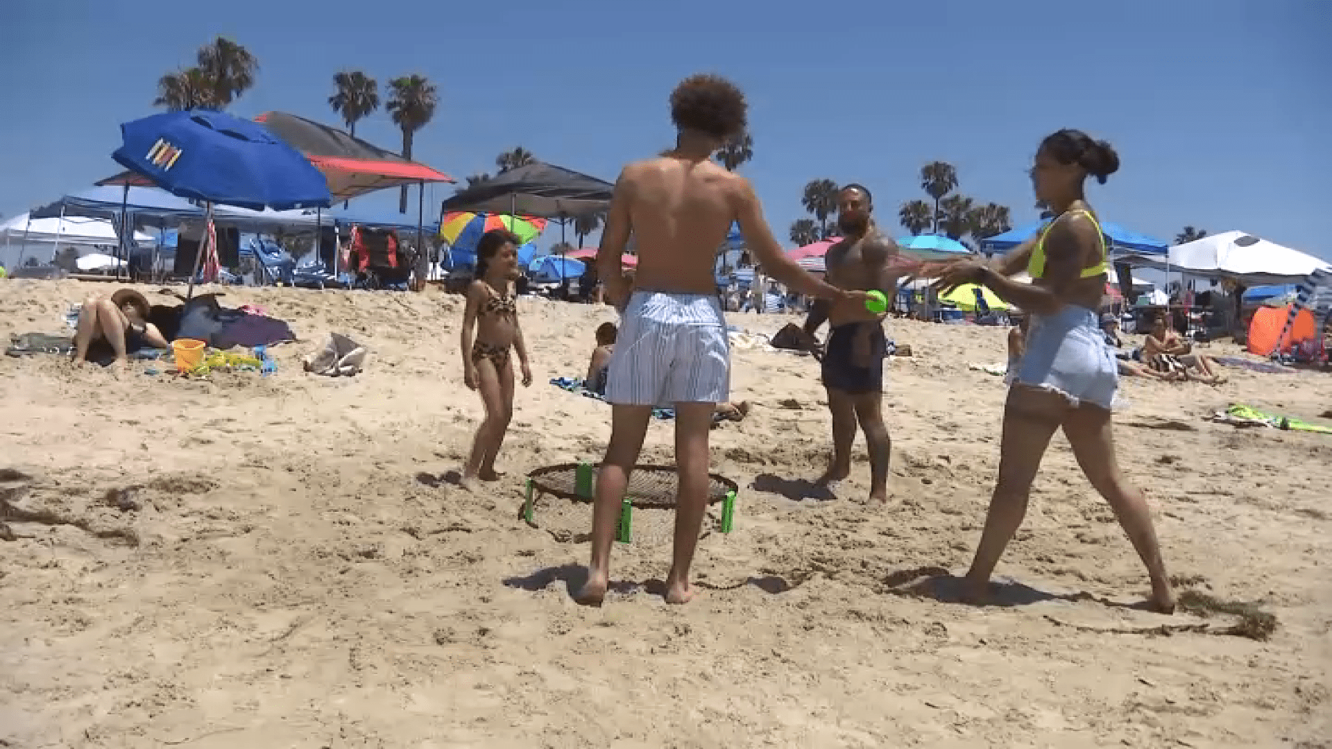 People playing spikeball in Mission Beach on July 4, 2024.