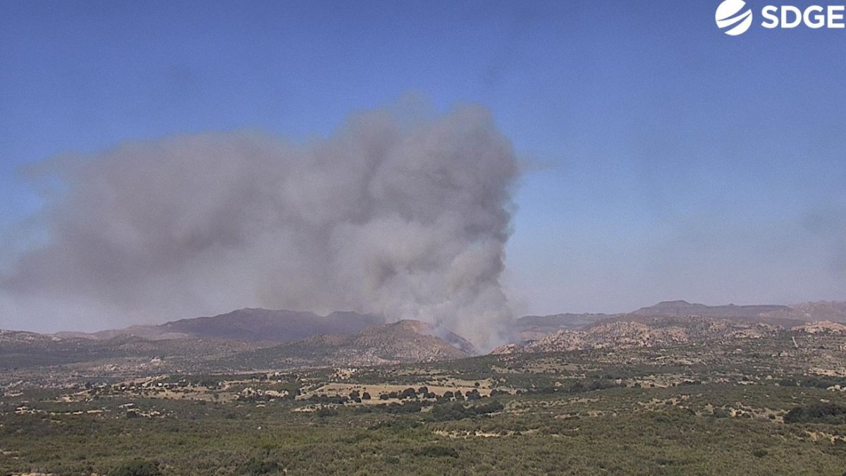 Brush fire erupts near Boulevard in east San Diego County, prompts ...