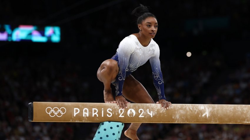 HIGHLIGHT: Gymnast Simone Biles falls in beam final