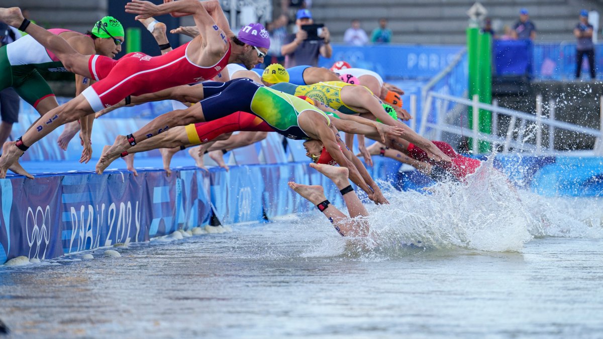 Olympic triathlon mixed relay underway with swims in the Seine – NBC 7 ...