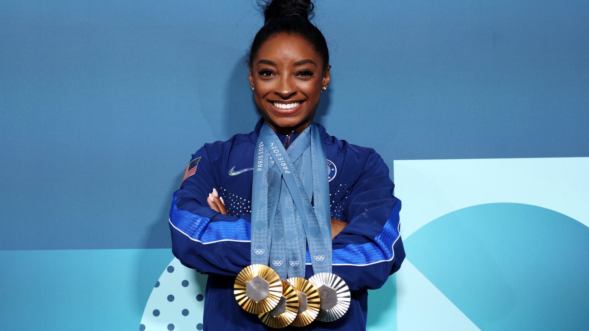 Simone Biles poses with her 11 Olympic medals in new photos – NBC 7 San ...