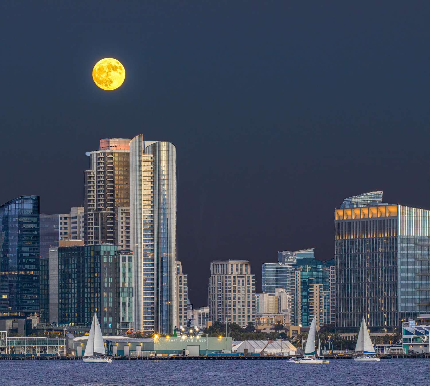 Blue supermoon over San Diego. Aug. 18, 2024. Courtesy: Steve Deck.