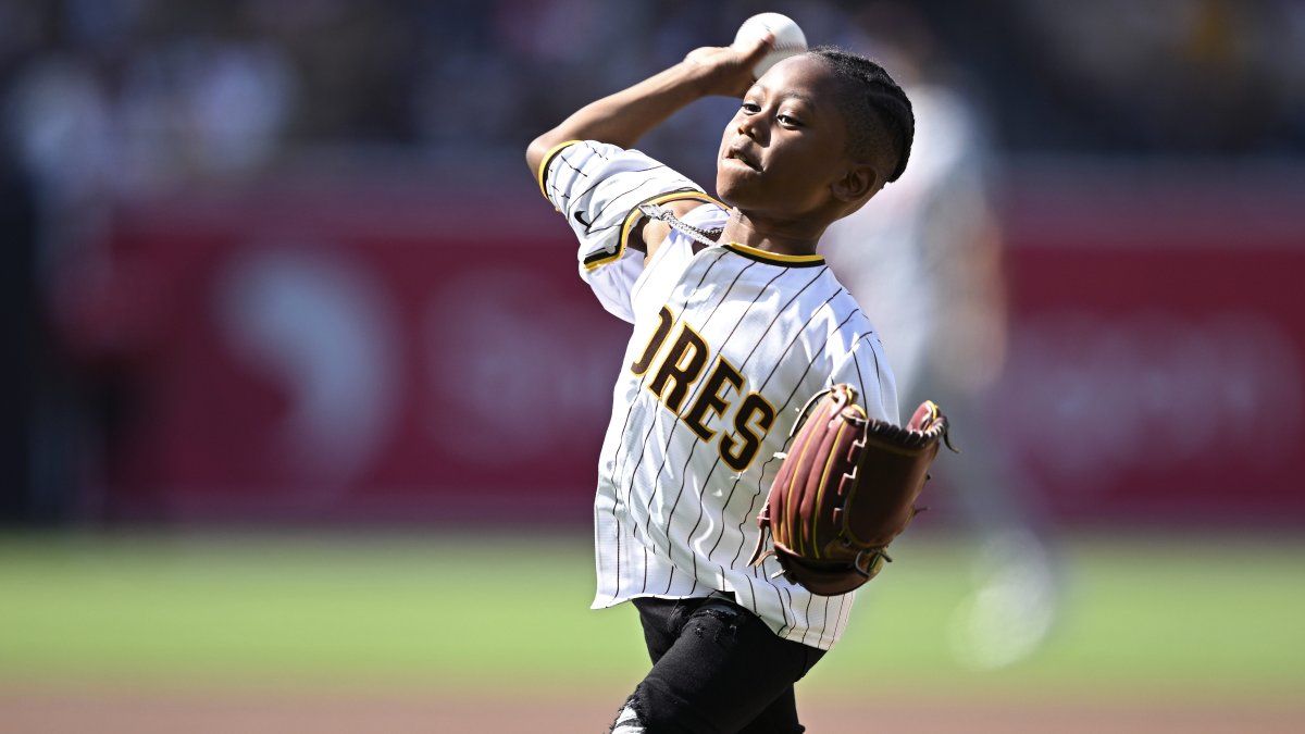 Watch: Padres star Jurickson Profar’s son throws perfect first pitch to dad before game